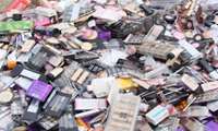 کشف و ضبط بیش از ۱۲۰۰ قلم لوازم آرایشی و بهداشتی غیر مجاز و قاچاق از یک فروشگاه عرضه کننده لوازم آرایشی و بهداشتی